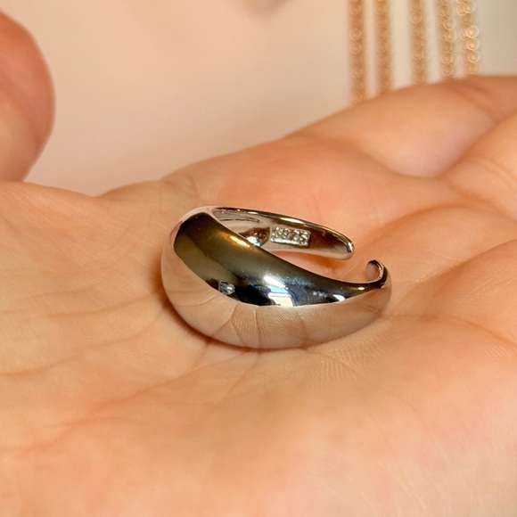 S925 Elegant Silver Ring - Picture 3 of 12